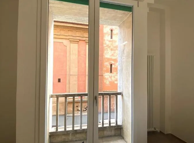 Farolfi Galliera Lägenhet